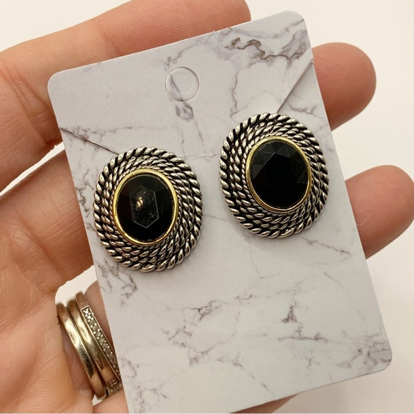 Silver gold rope textured setting with dark faceted glass stone clip on earrings - Picture 4 of 16